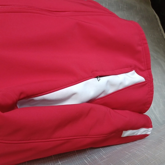 HOLLOWAY JACKET M, excellent condition,  red & white, zip pockets, fleece lined - Picture 4 of 5
